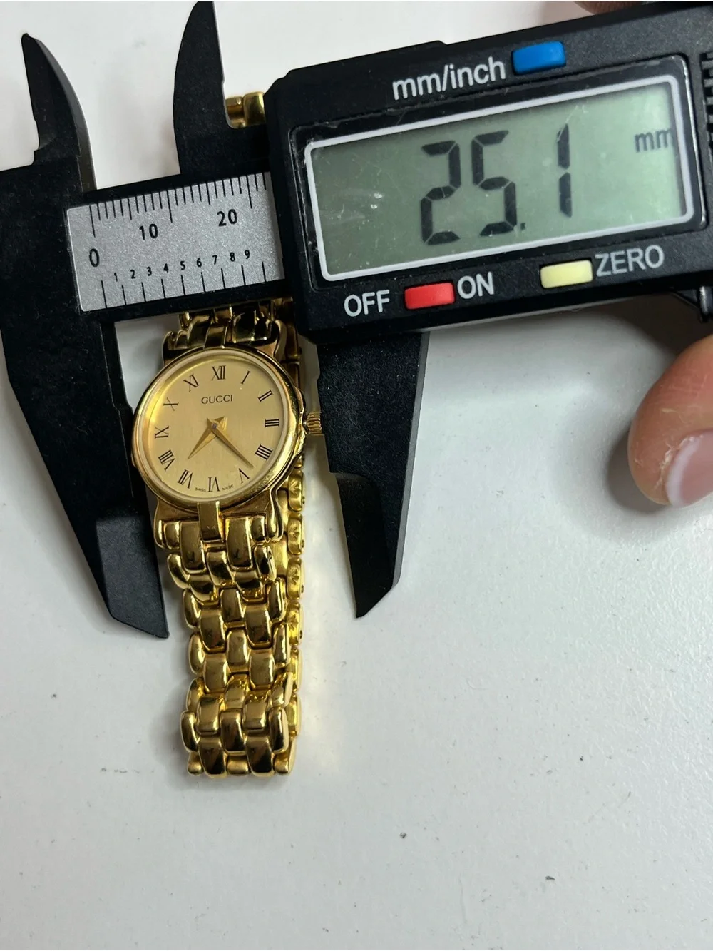 Gucci 3400L 18K Gold Plated Women's Watch.